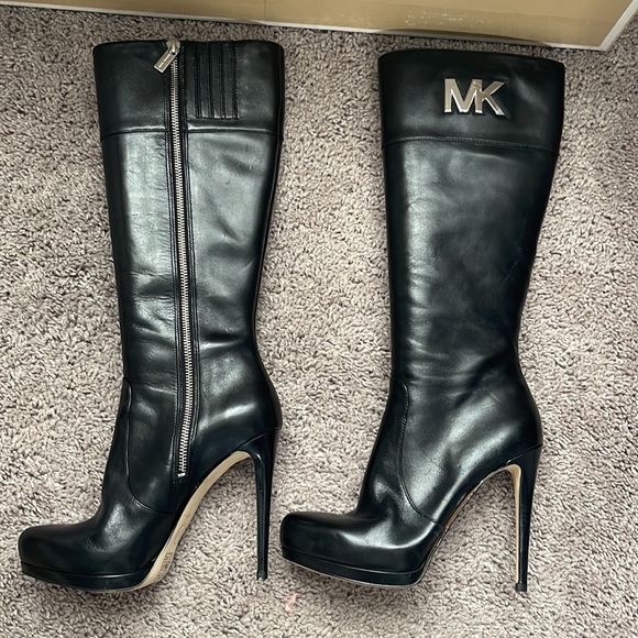 Used Michael Kors Black Leather knee high boots size 6 1/2 like new - Picture 7 of 10